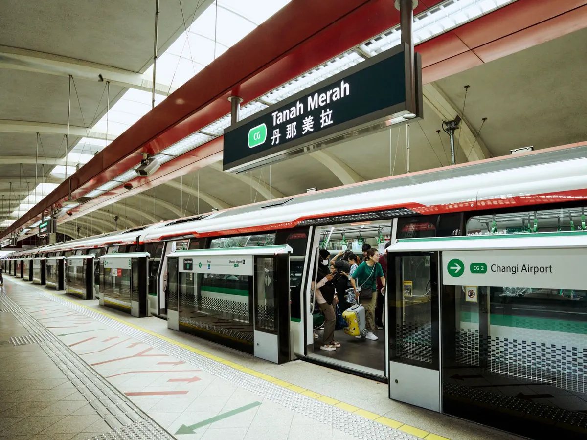 Getting Around Singapore: MRT Map, Buses, Taxis & Payment Guide