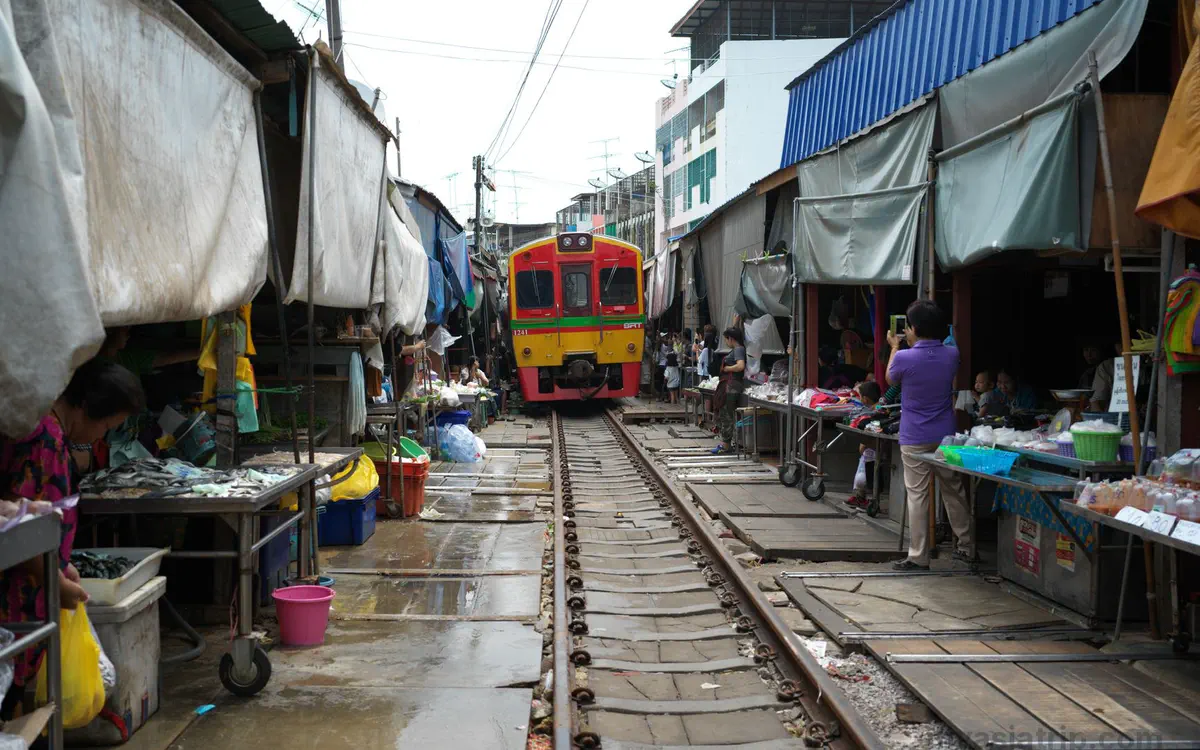 Ayutthaya Day Trip from Bangkok: Train, Tour or Taxi?